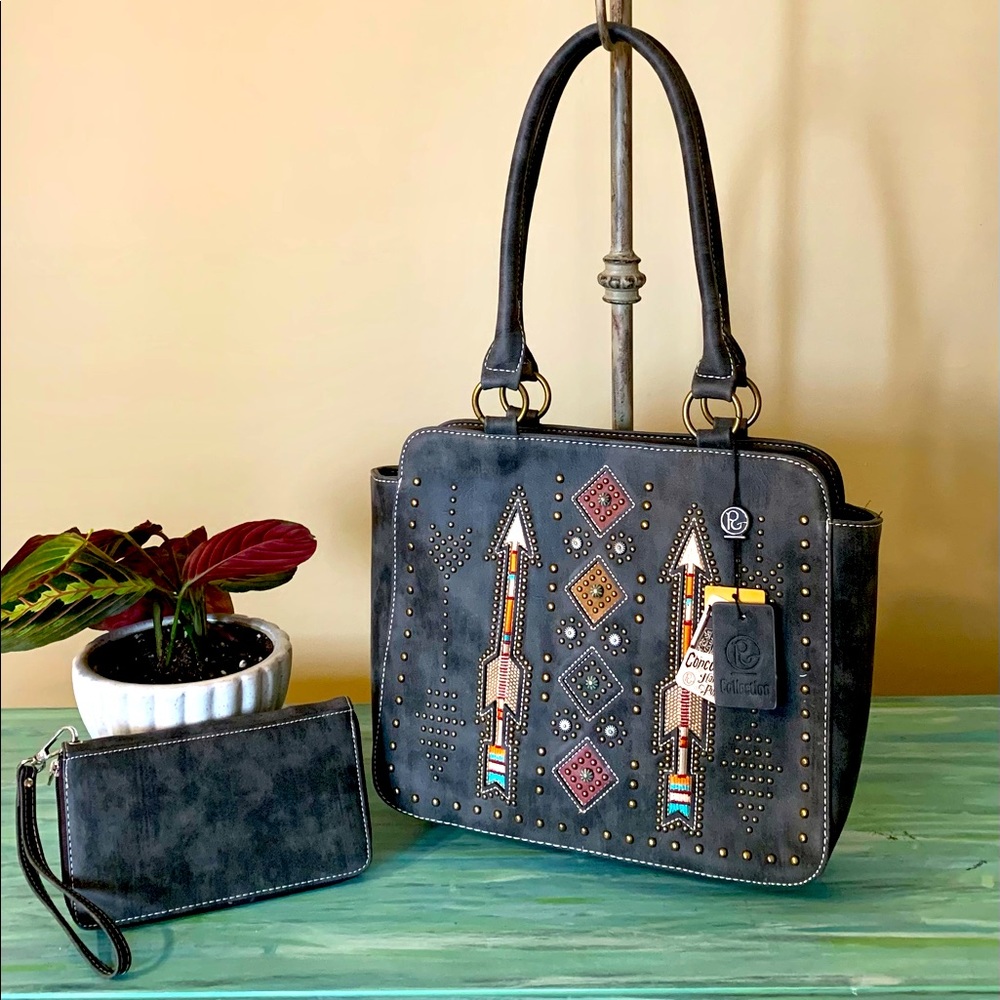 Ladies conceal/carry handbag. Keep Calm and Carry.
